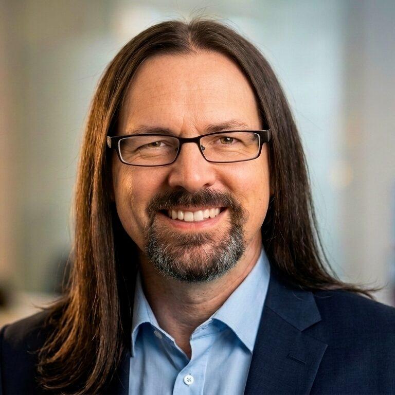 Holger Wöltje ist Experte für Microsoft Office 365 und Videokurse für Unternehmen.